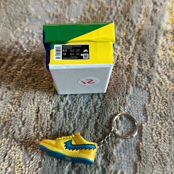 CUSTOM 1/6 Scale Sneakers Shoe keychain Nike SB Dunk Low x Grateful Dead keychai - Picture 2 of 5